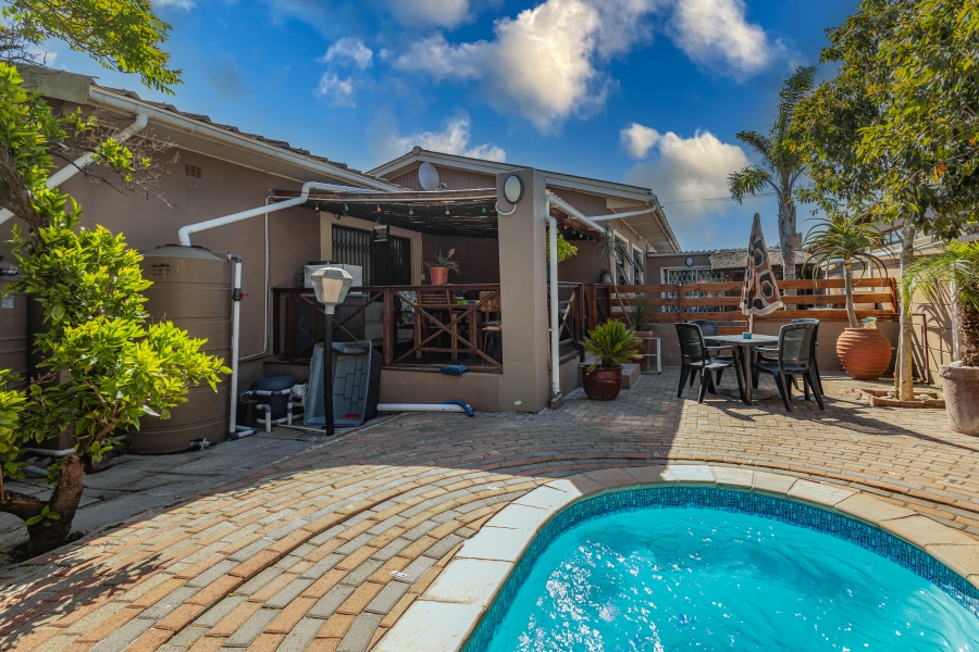 5 Bedroom Property for Sale in Peerless Park Western Cape